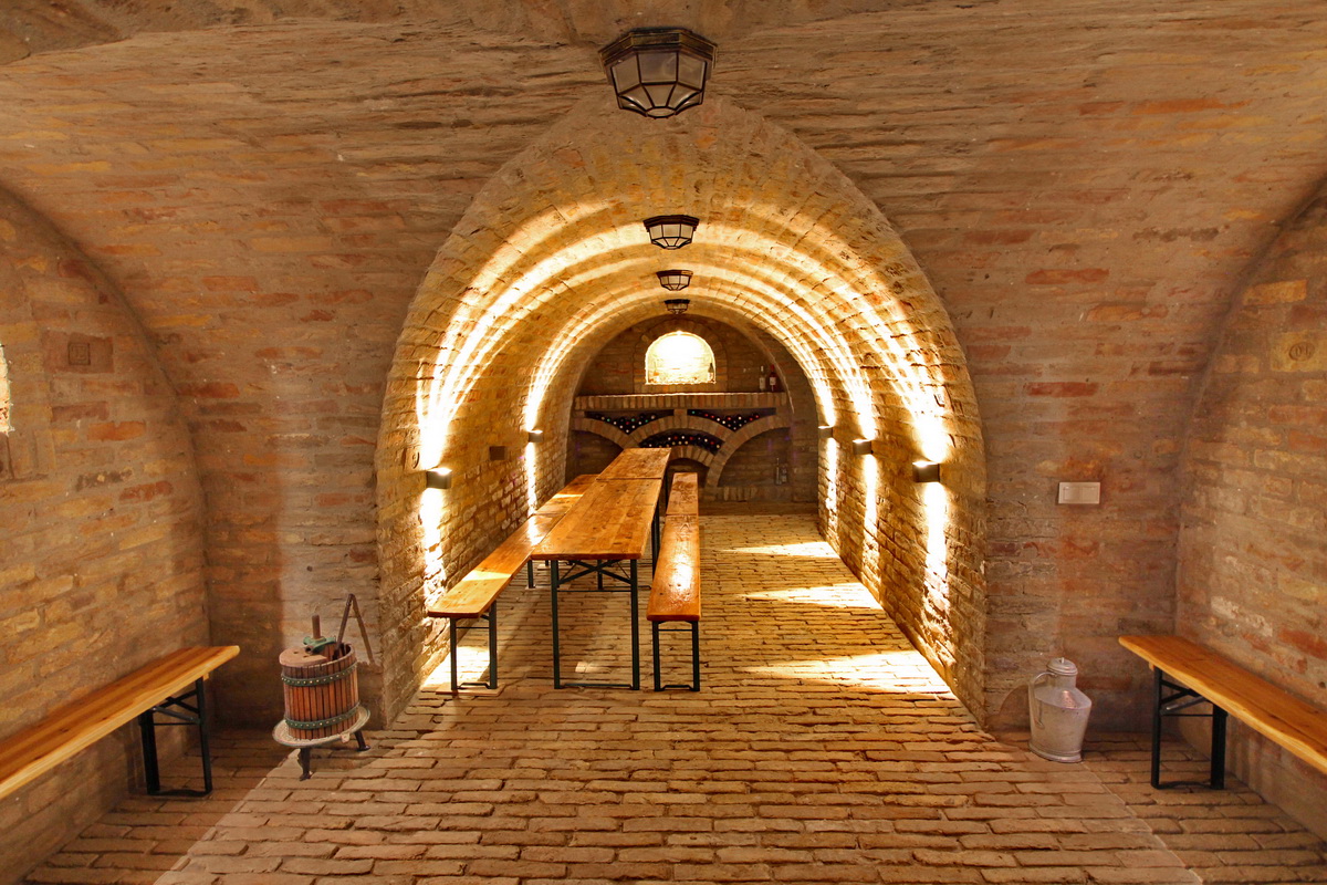 Baldavári pince kivilágítva