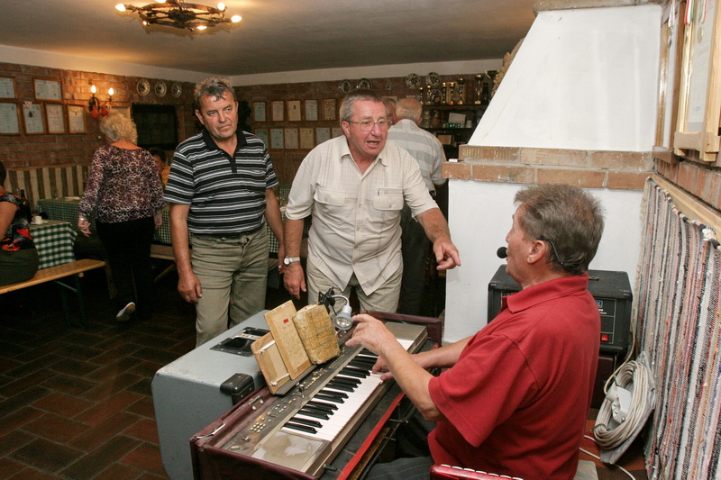 Pincebuli a Bodor pincében, vendégeink Balázsfáról