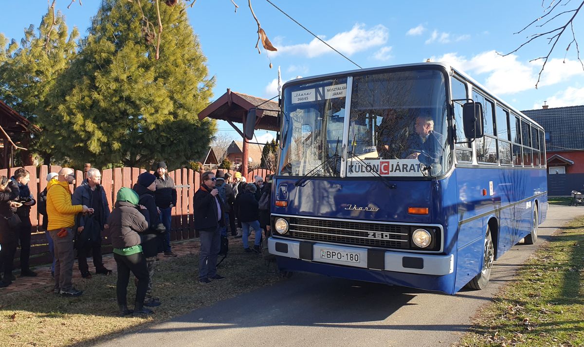 Monori Pincefalu, ingyenes buszjárat a pincefaluba