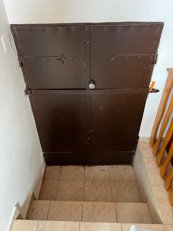 https://monoripincefalu.eu/eladopincek/elado-pince-es-preshaz-a-kenlap-soron Eladó pince