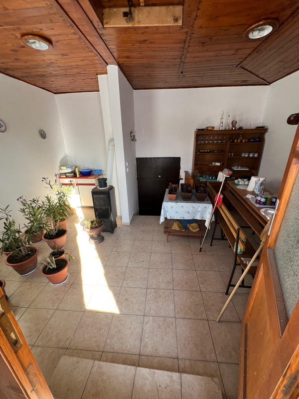 https://monoripincefalu.eu/eladopincek/elado-pince-es-preshaz-a-kenlap-soron Eladó Pince