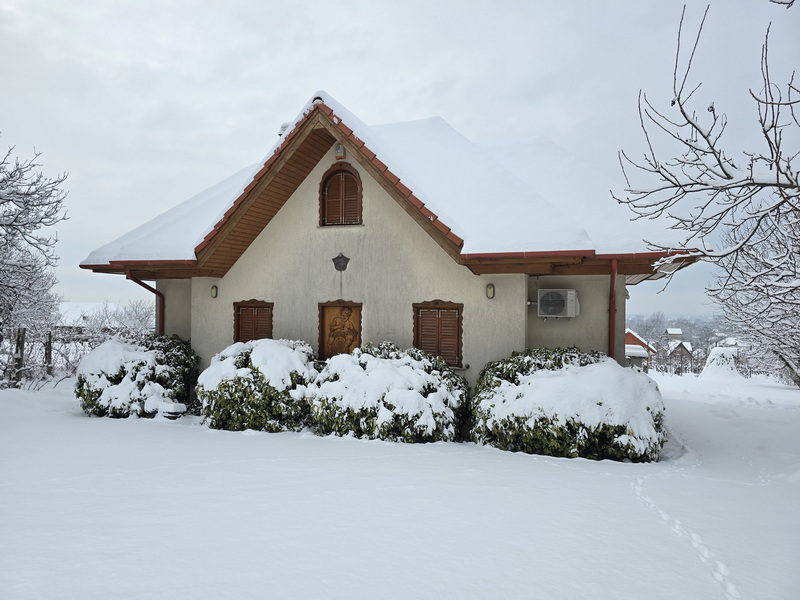 Monori Pincefalu télen