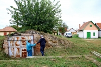 Megszépült a Monori Pincefalu téglagyári oldala