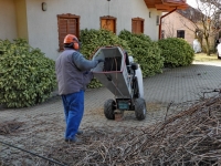Ágdarálás, ágaprítás motoros ágaprító géppel