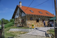 Megnyitott a Fecske Pince