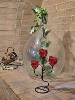 Mi újság Domberzolék pincéjében?