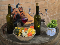 Mi újság Domberzolék pincéjében?