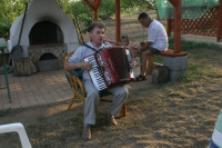 Petrik Sándorra, a pincefalu muzsikusára emlékezünk