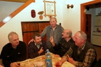  A sülteket és réteseket ontó kemence, meg a száz méter mély kút
