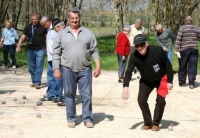 Petanque pálya avatása a KultPincében szakavatott versenyzők segítségével!